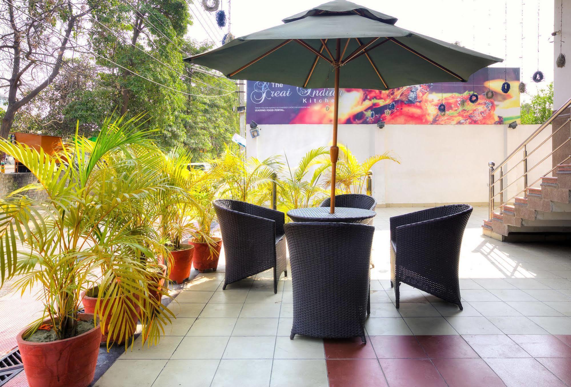Treebo Shivam Inn Near Singapore Mall Lucknow Bagian luar foto