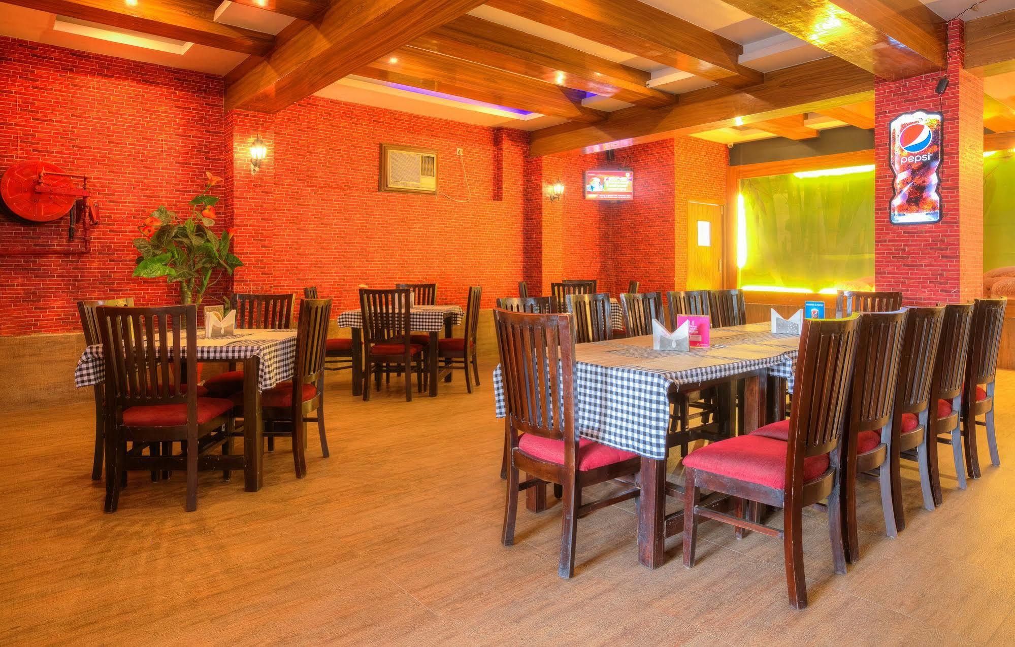 Treebo Shivam Inn Near Singapore Mall Lucknow Bagian luar foto