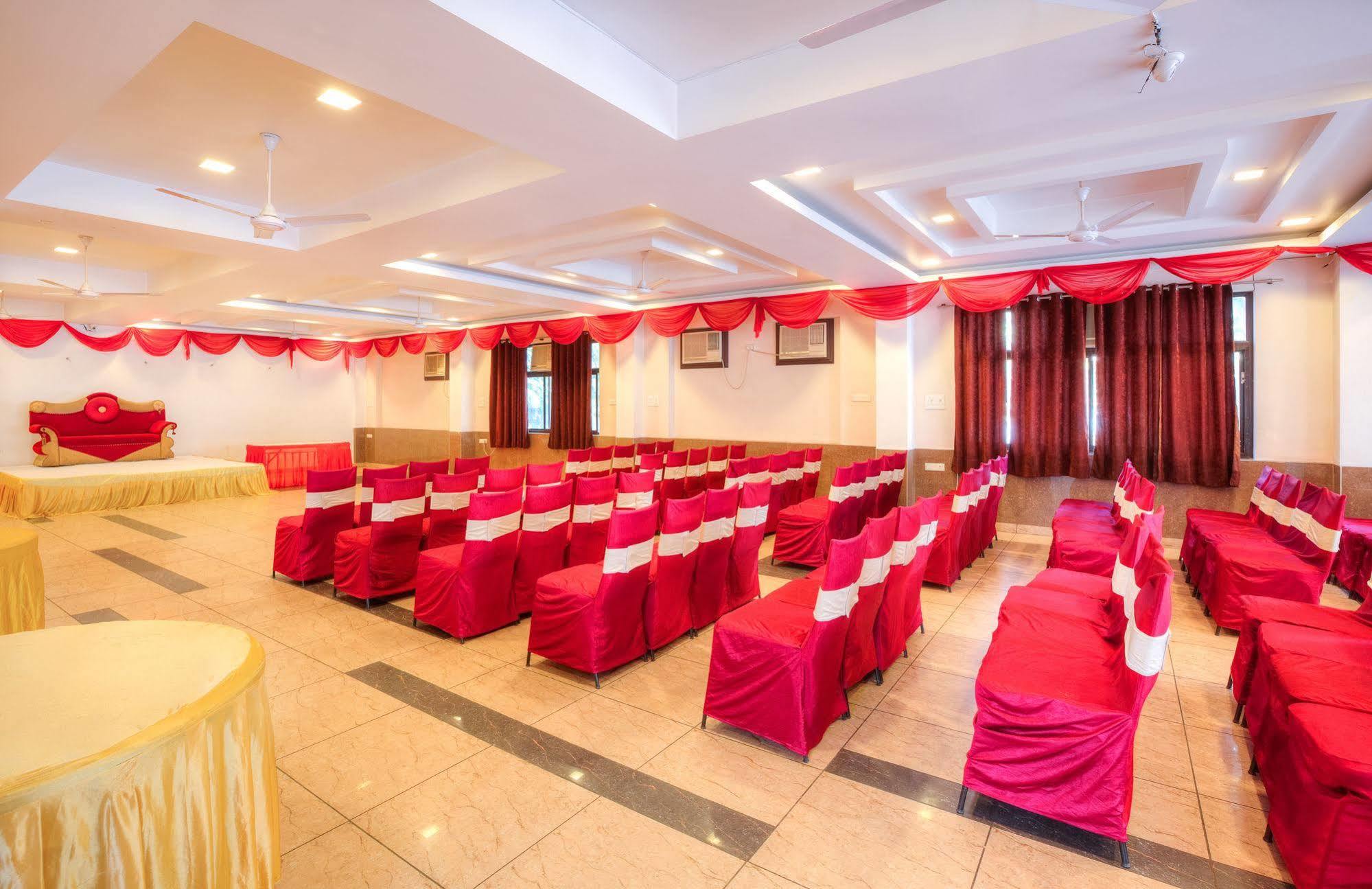 Treebo Shivam Inn Near Singapore Mall Lucknow Bagian luar foto